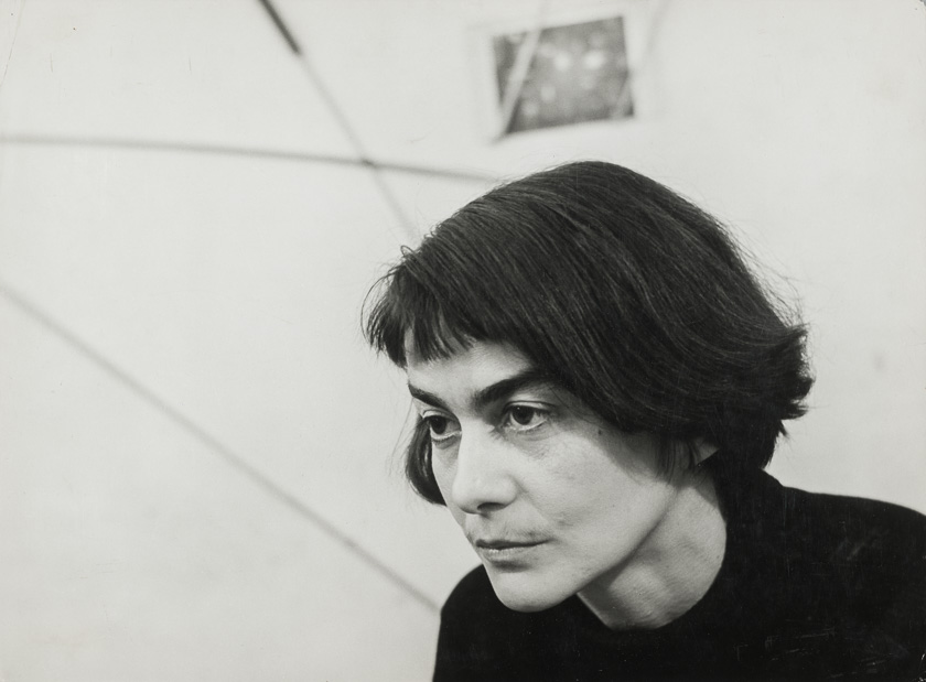 Olga Jevrić, kiparica