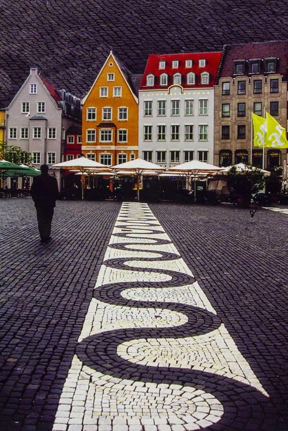 Square 2001