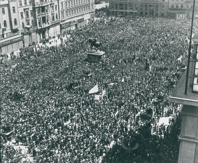 Veliki miting na Jelačić-trgu u čast slobode