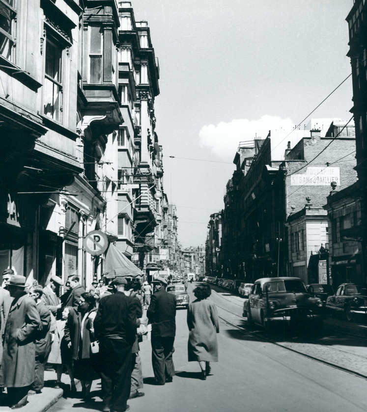 Istambul - trgovačka ulica - Galata pera