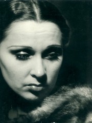 Ženski portret no 1